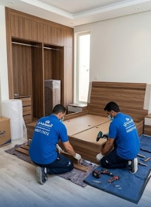 فك وتركيب غرف النوم والمجالس بدقة احترافية